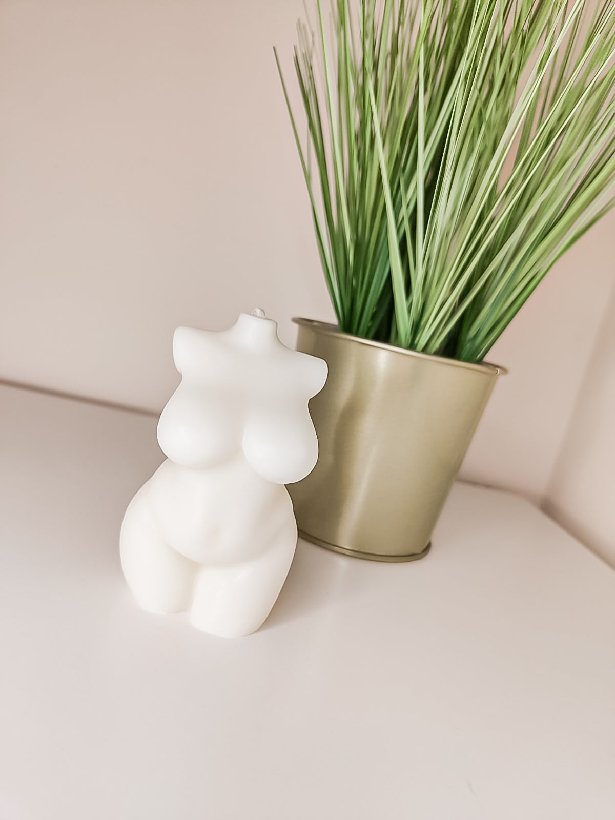 Goddess Scented Body Candle in Thique Madame